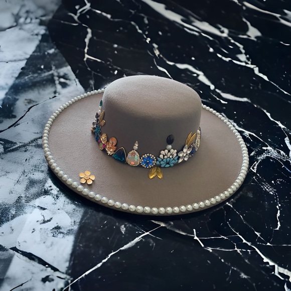 Beautiful hand embellished grey round wide brim Fedora hat. - Picture 2 of 6